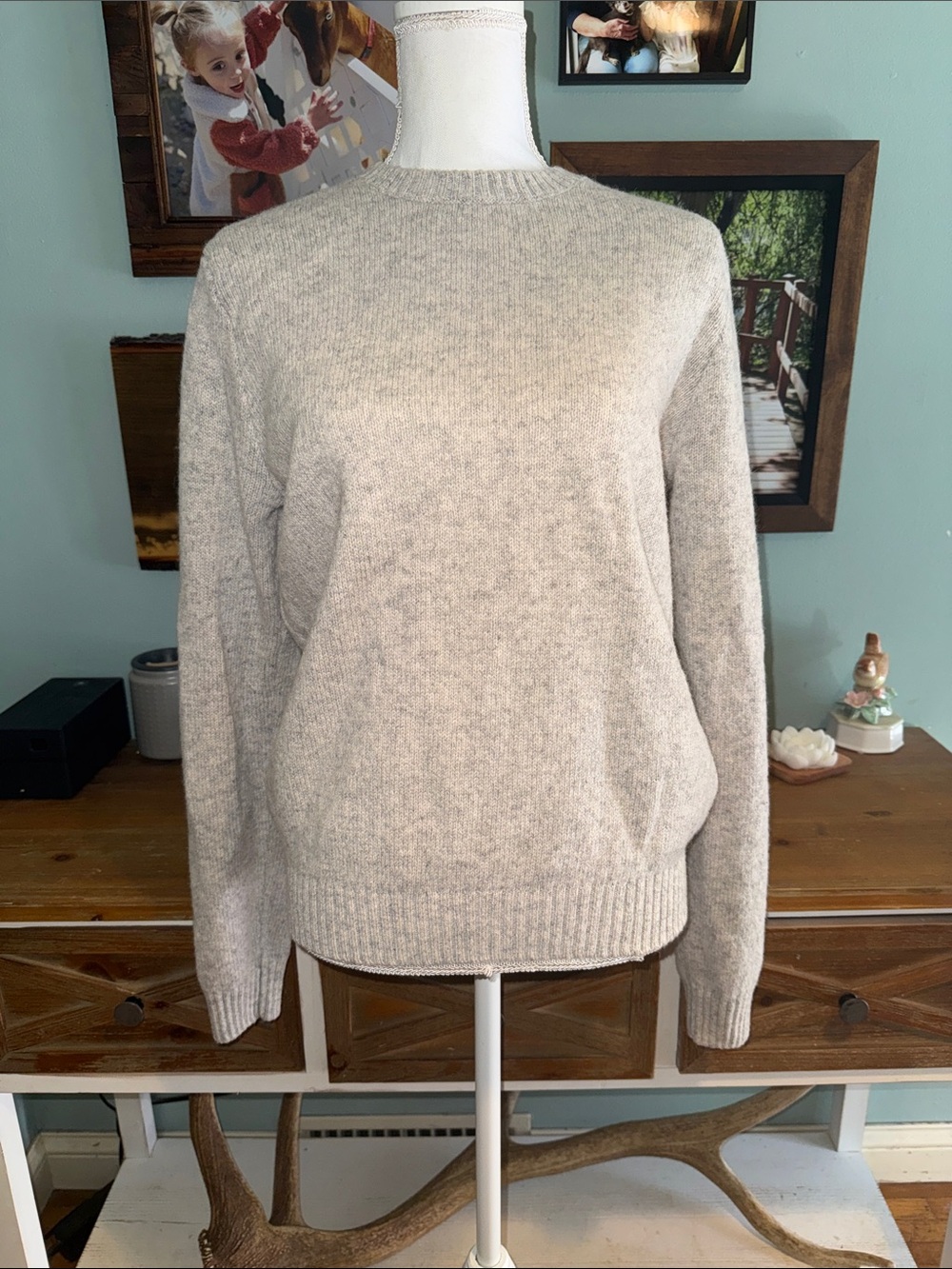 Brandy Melville WoCozy Women's Crewneck Sweater - Light Gray Fits S/M